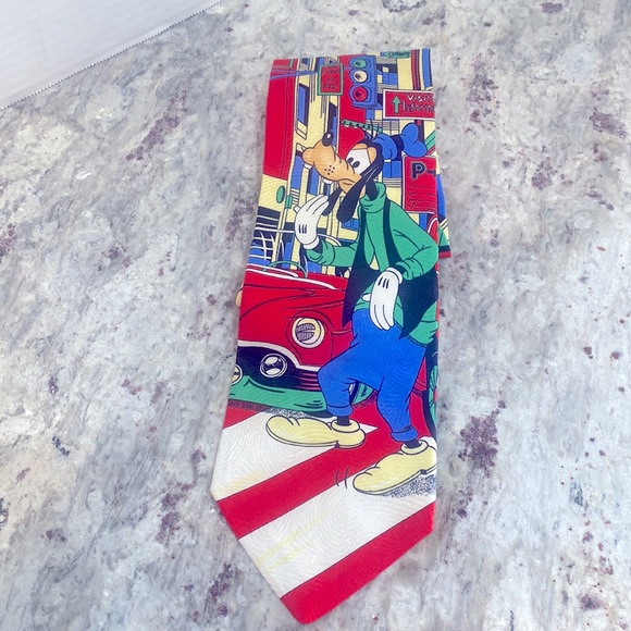 Disney Men’s Goofy Tie By Atlas Design 100% Silk - Picture 3 of 9